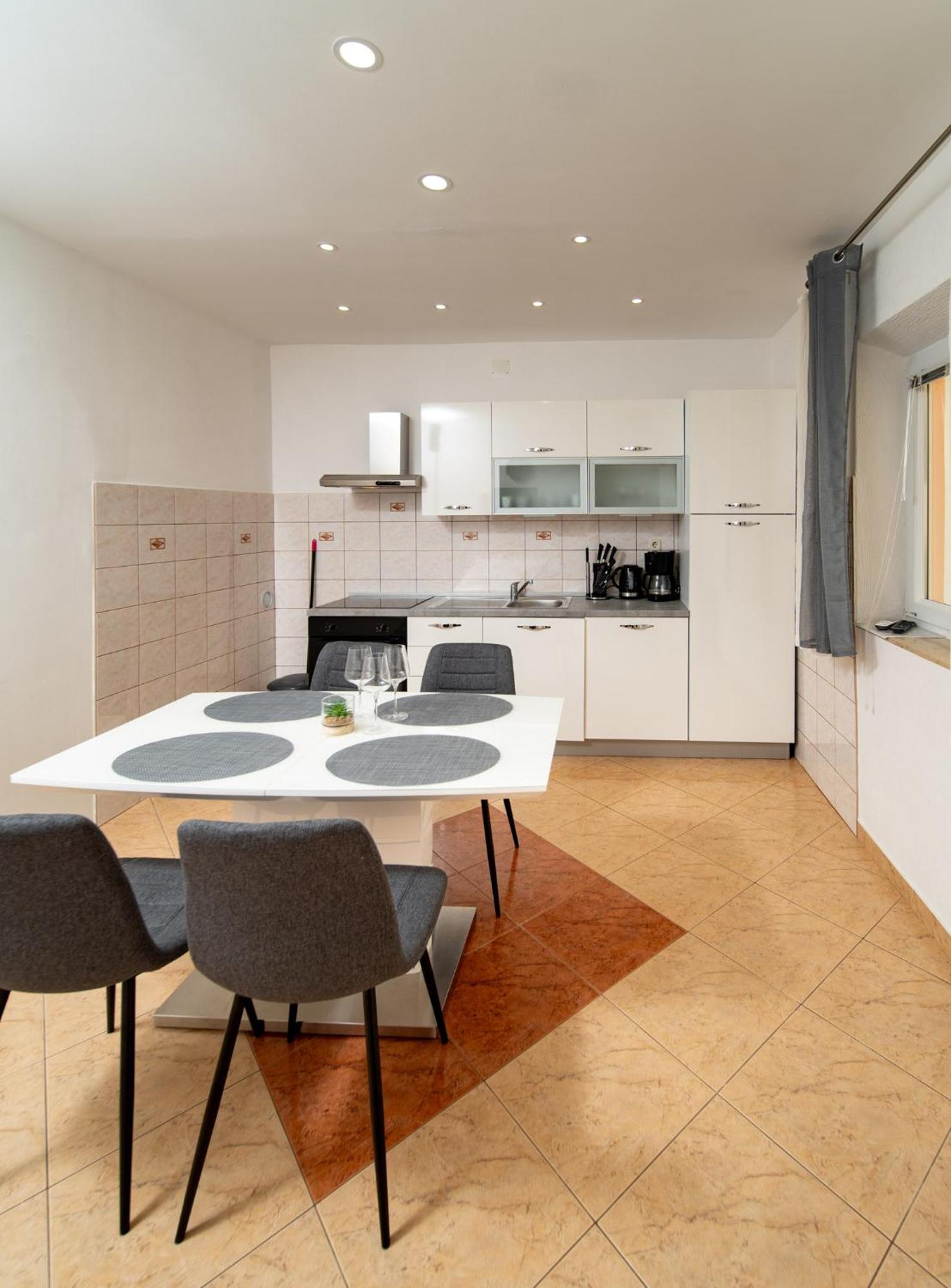 Apartments Lores 拉布 外观 照片