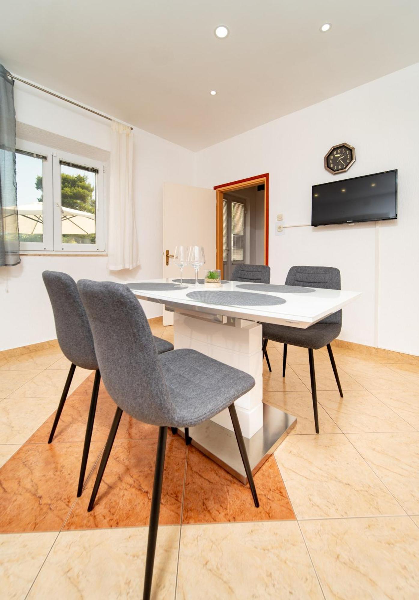Apartments Lores 拉布 外观 照片